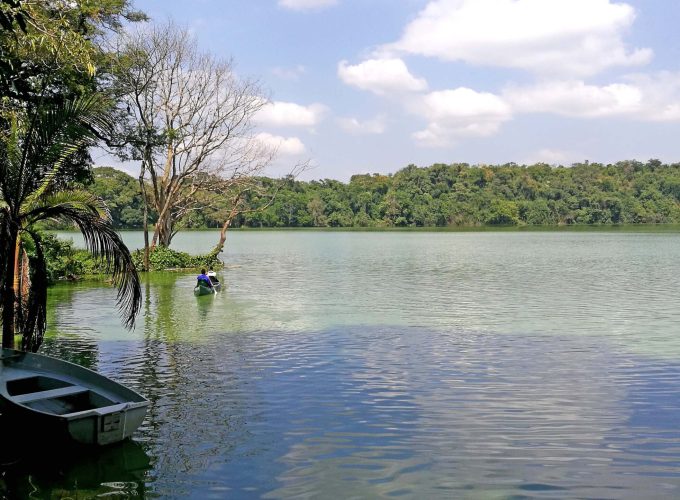 Lake duluti Canoeing/kayaking &/or cycling adventure with lunch